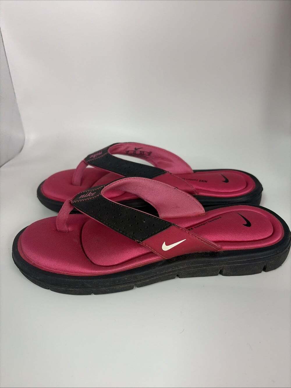 Nike Memory Foam Flip Flops Women’s Size 6 Hot Pink/Black